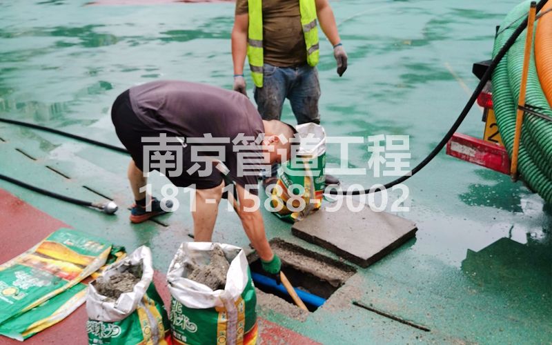 218莲花南苑管道清淤