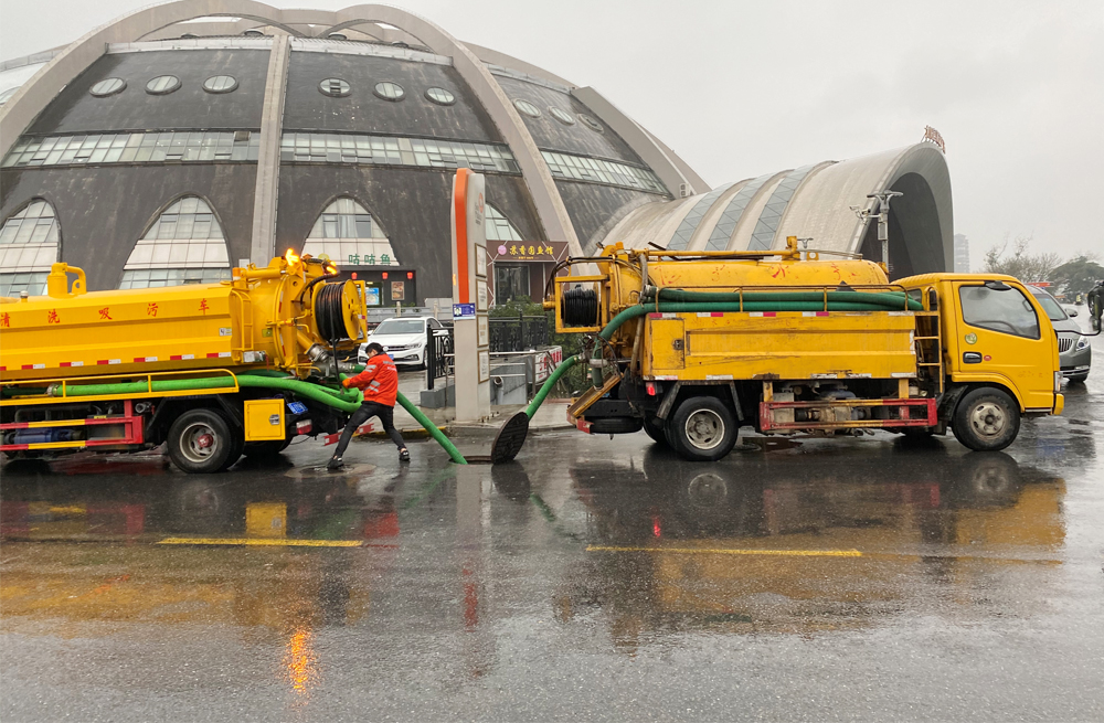 271莲花南苑商场管道清淤